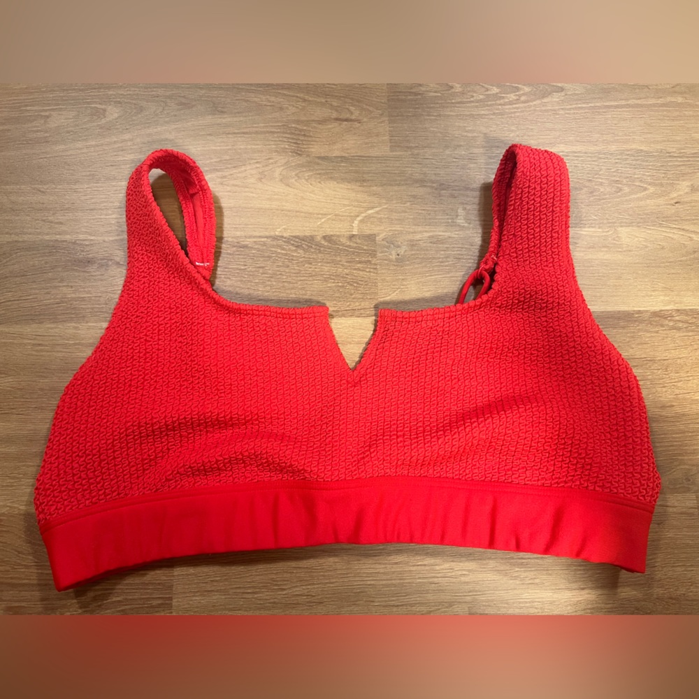 Victorias Secret PINK shelf bralette with v-cut red Medium adjustable straps